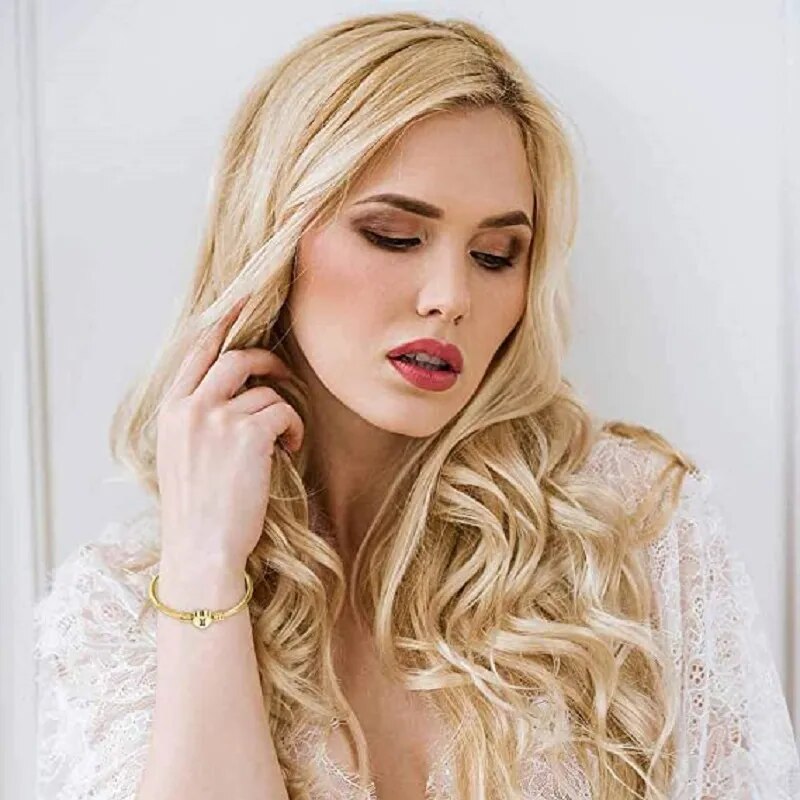 Bracelete com Inicial Personalizada em Aço Inoxidável