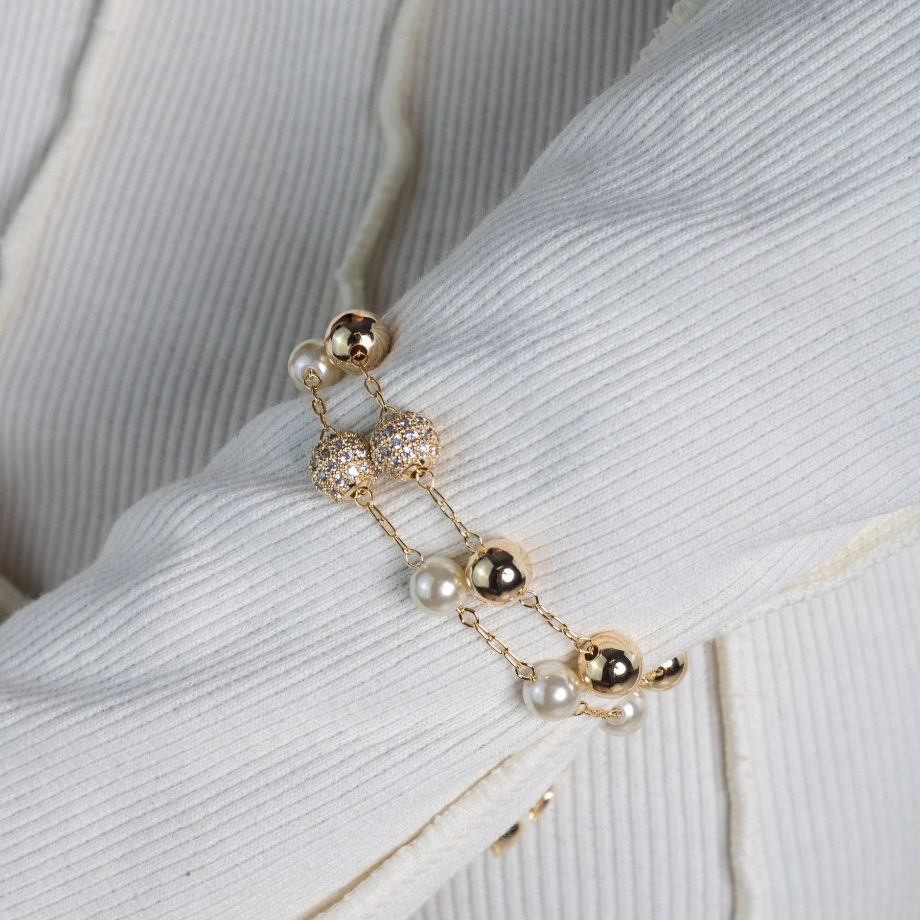 Pulseira Pérolas e Esfera Ouro