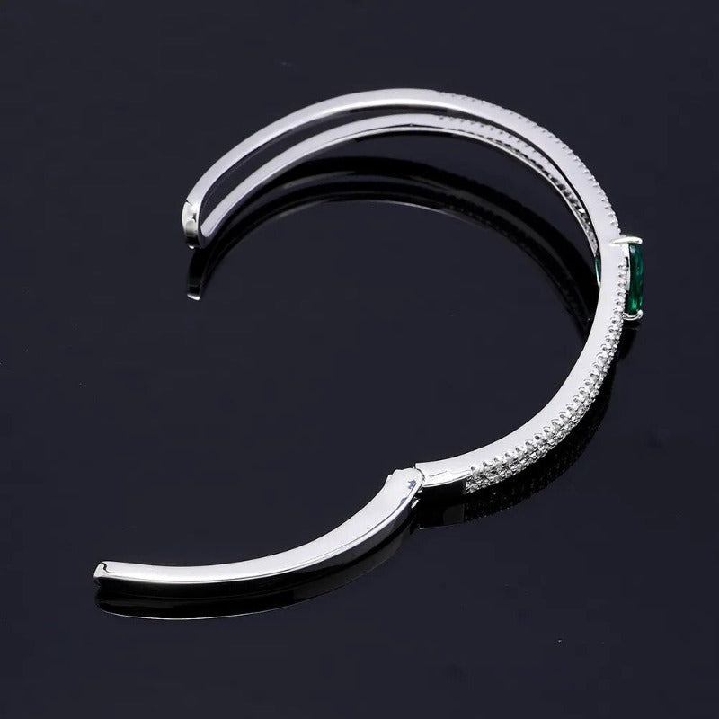 Bracelete em Prata com Detalhe de Esmeralda