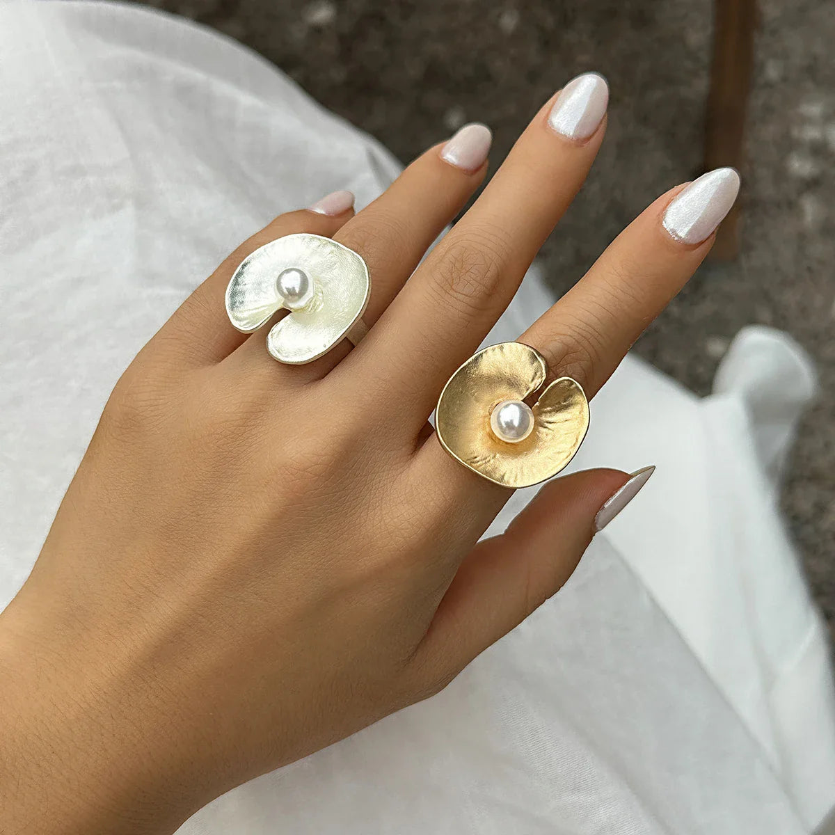 Anel Ostra Elegante com Pérola Folheado a Ouro 18K