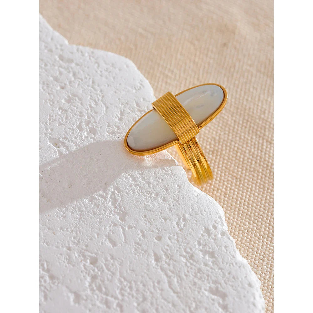 Anel Geométrico com Concha Natural Ouro 18K