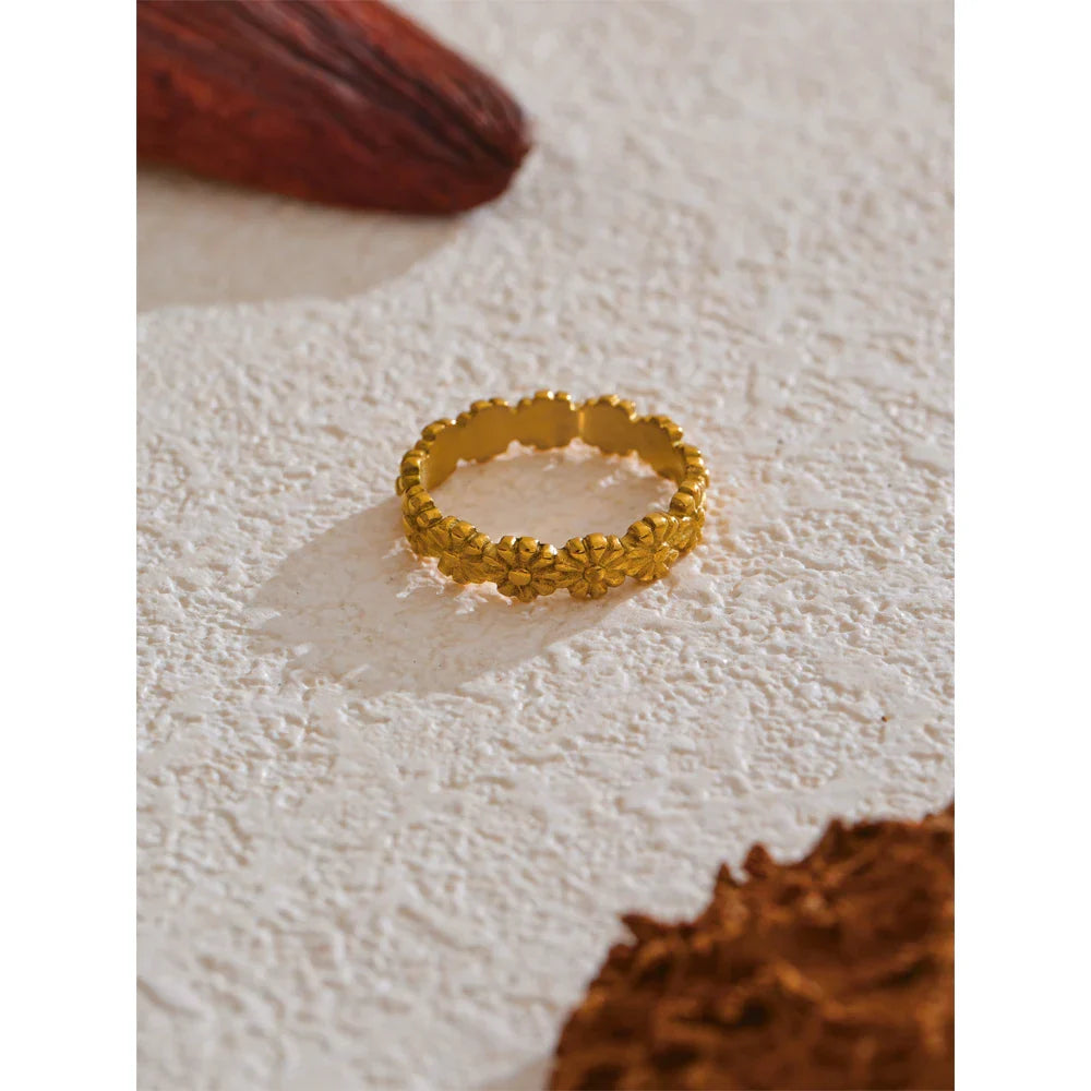 Anel Flor Ouro 18k PVD – Sofisticação Feminina