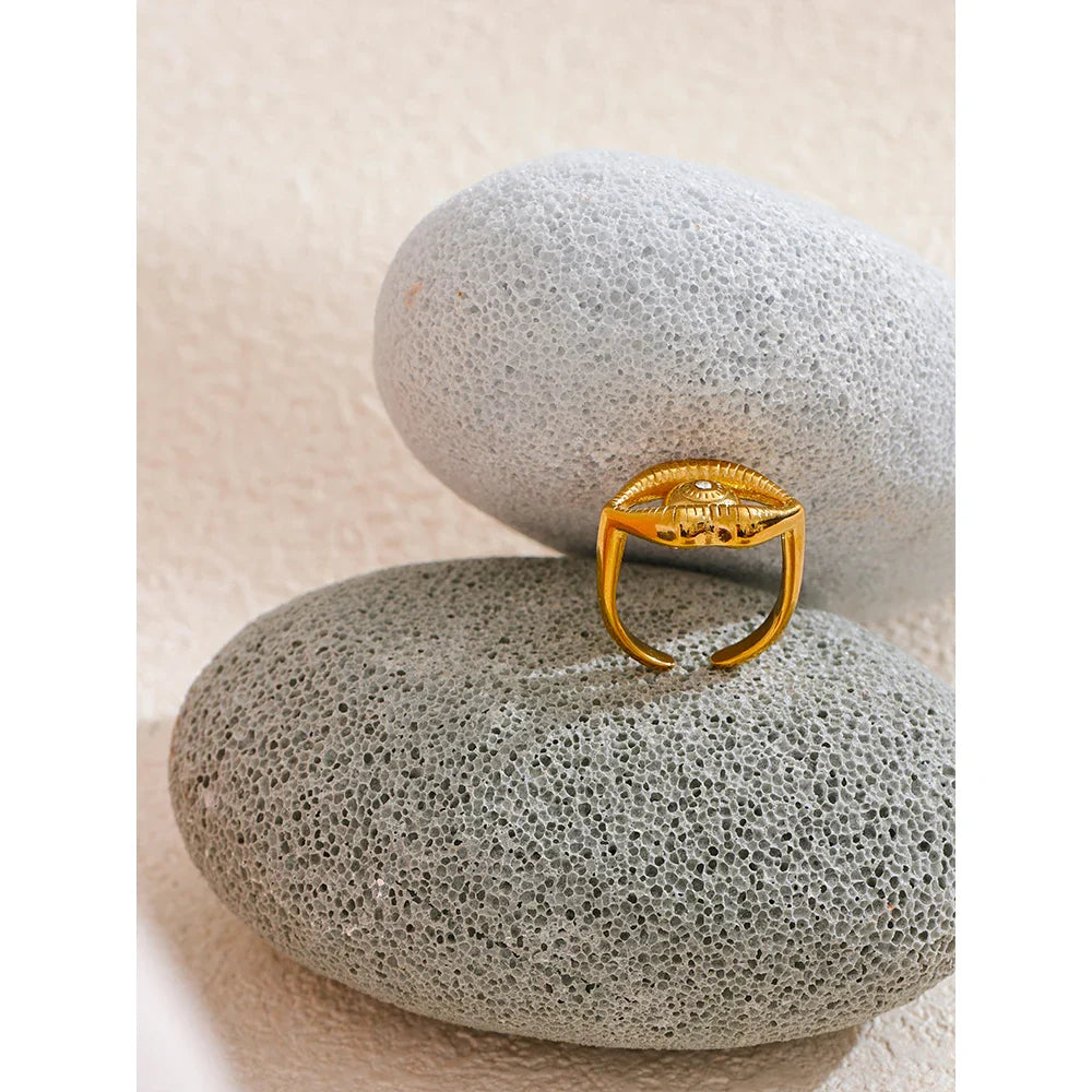 Anel Kiss Glow – Ousadia e Brilho em Ouro 18K