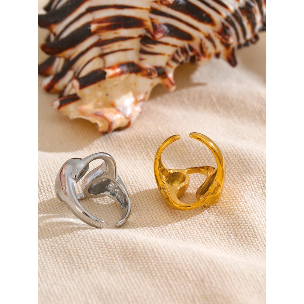 Anel Largo Oco Texturizado – Ouro 18K Aurora