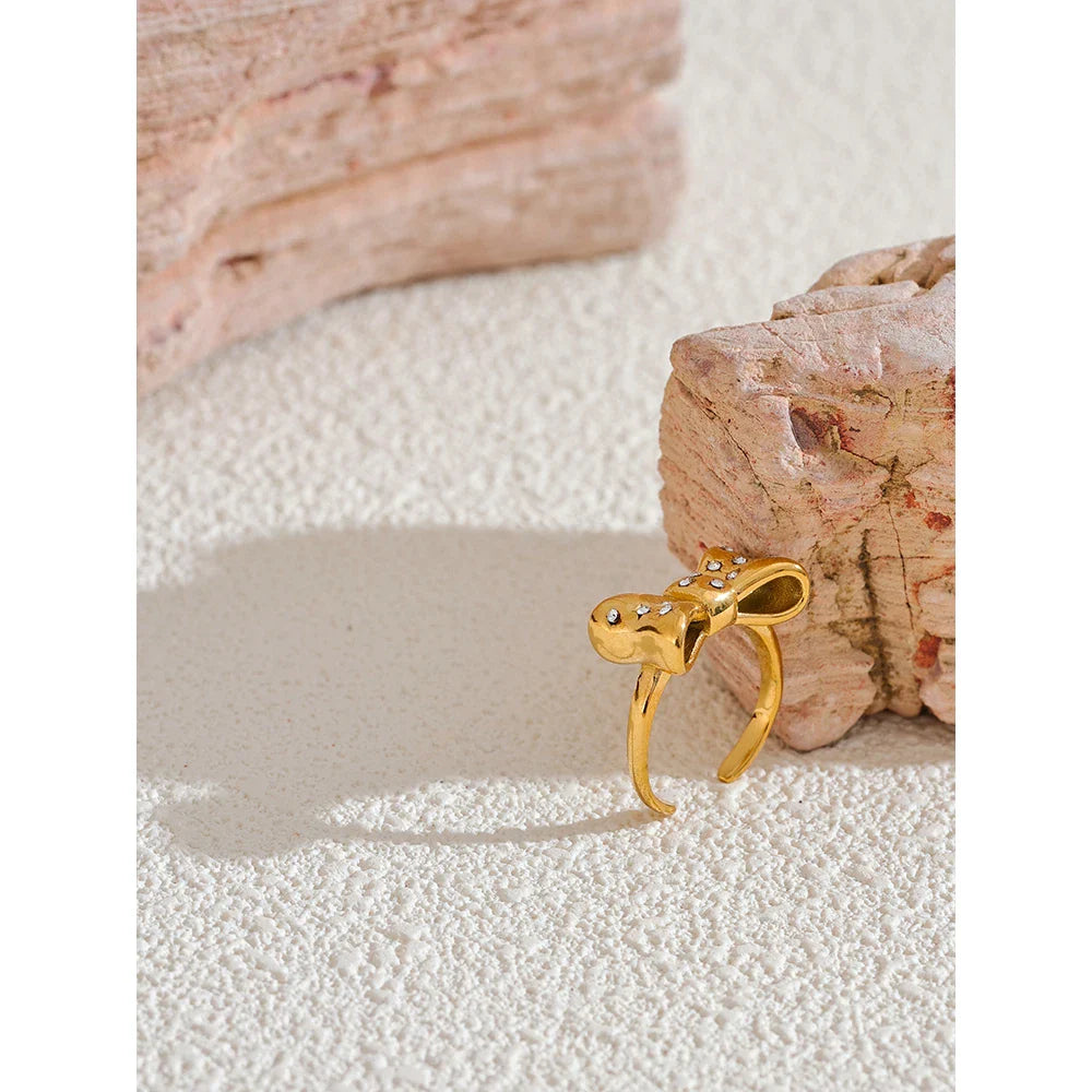 Anel Grace Laço – Brilho Delicado com Banho de Ouro 18K