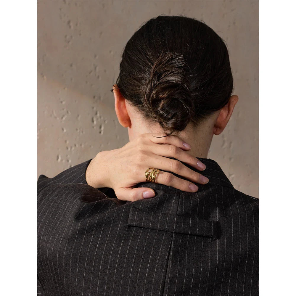 Anel Geométrico Elegante – Ouro 18K Valentina