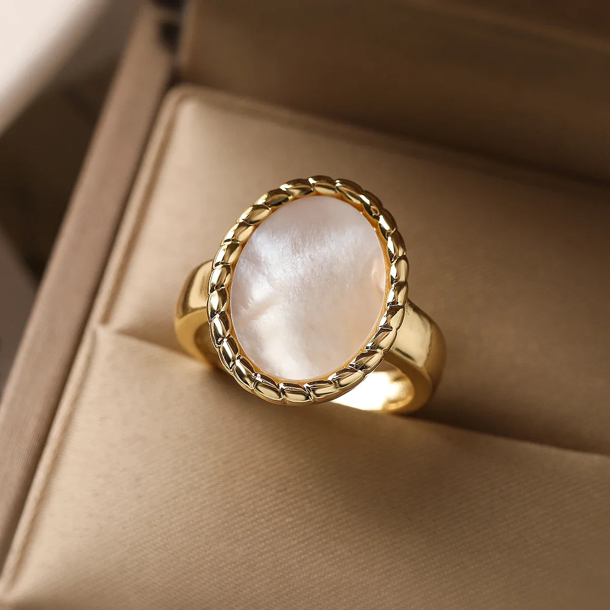 Anel Feminino Geométrico com Pérola Ajustável