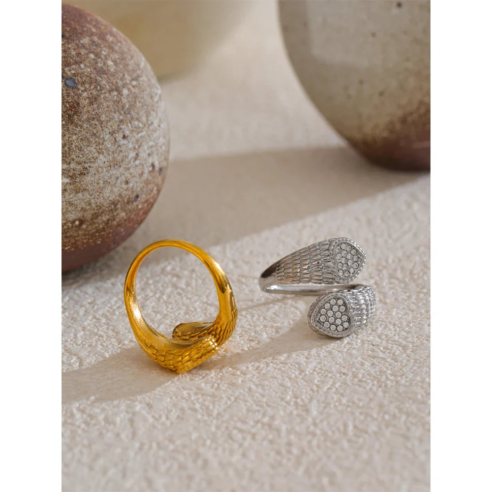 Anel Ajustável Coração com Zircônia – Ouro 18K