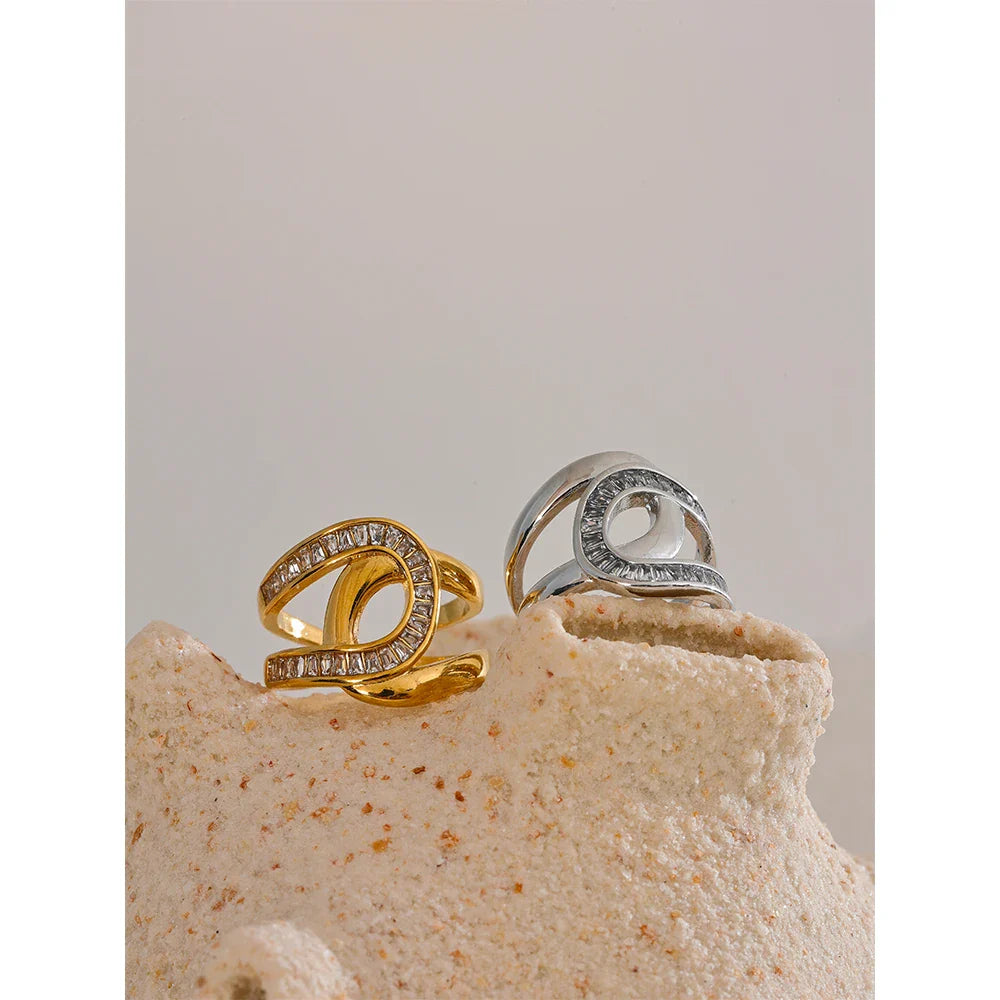 Anel Geométrico de Zircônia Banhado a Ouro 18K