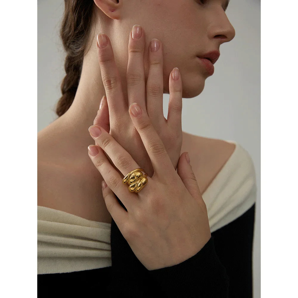 Anel Dourado Geométrico — Charme Elegante Banhado a Ouro 18k