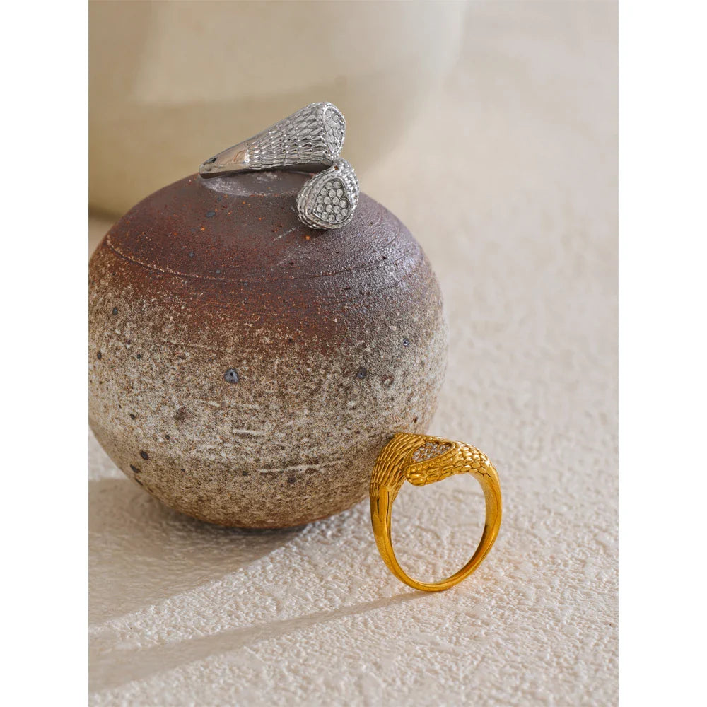 Anel Ajustável Coração com Zircônia – Ouro 18K