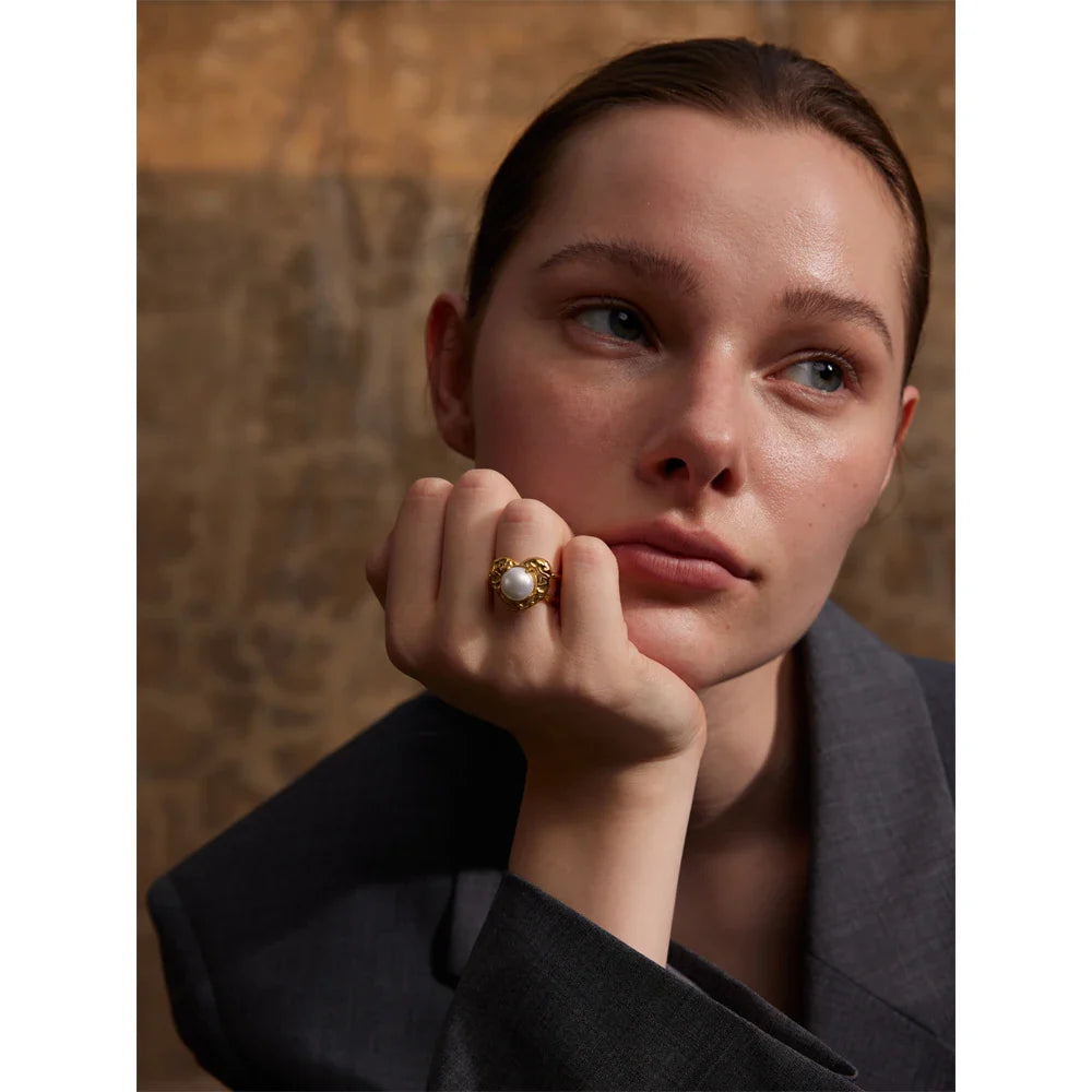 Anel Encanto de Pérola com Banho de Ouro 18k