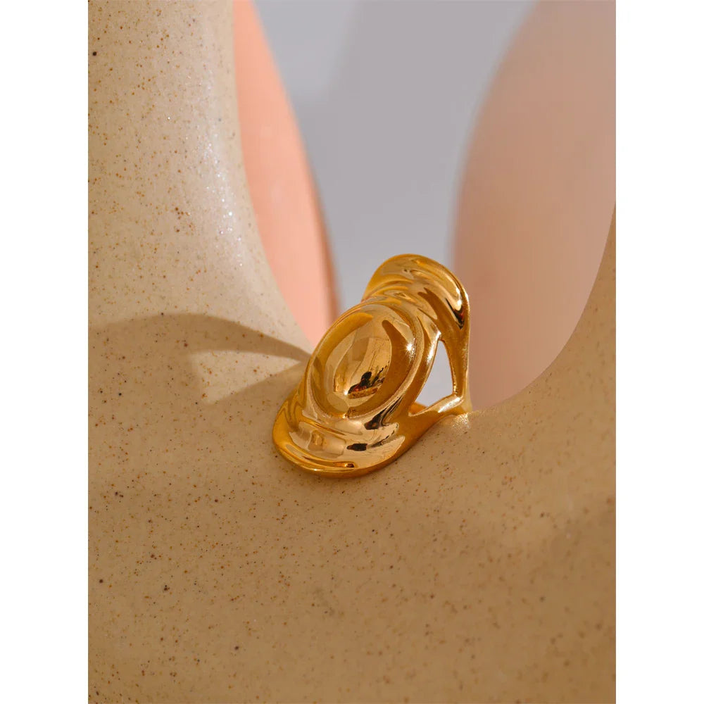 Anel Geométrico de Metal Banhado a Ouro 18K