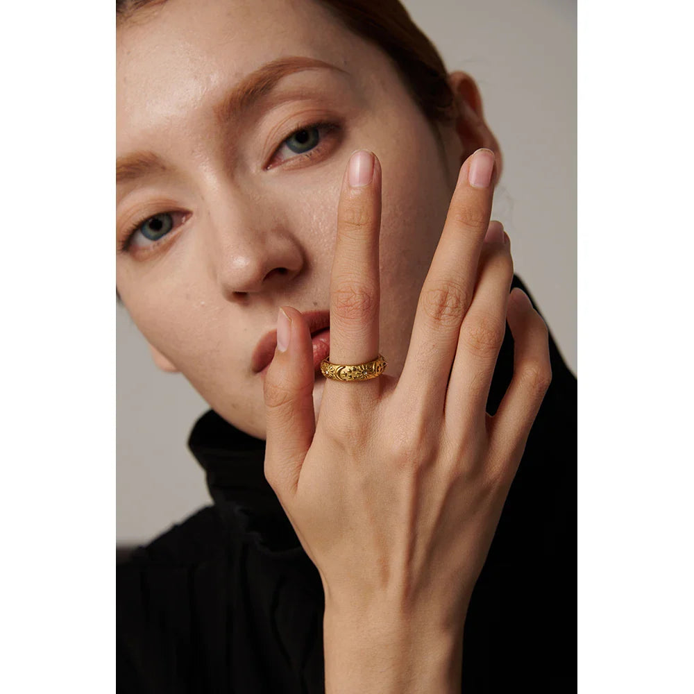 Anel Celestial – Sol & Lua Ouro 18K