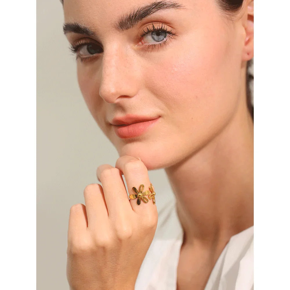 Anel Floral Dourado Ajustável