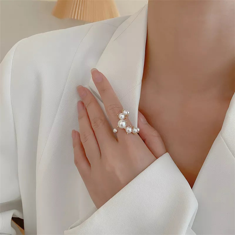 Anel Formato C de Pérolas Naturais