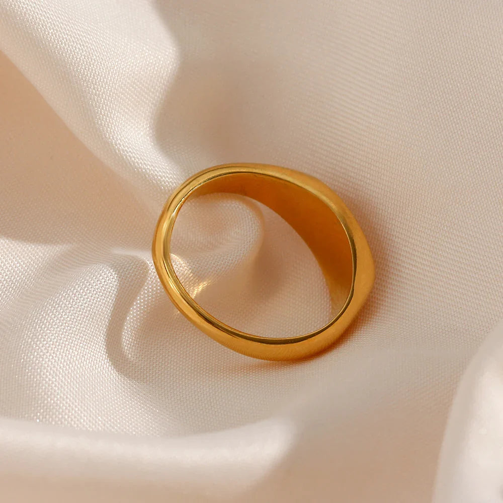 Anel Estrela Pavê em Ouro 18K