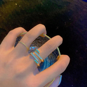 Anel Helena Duo – Glamour Geométrico com Zircônia em Ouro 18K