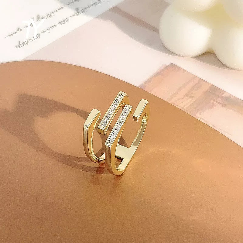 Anel Helena Duo – Glamour Geométrico com Zircônia em Ouro 18K