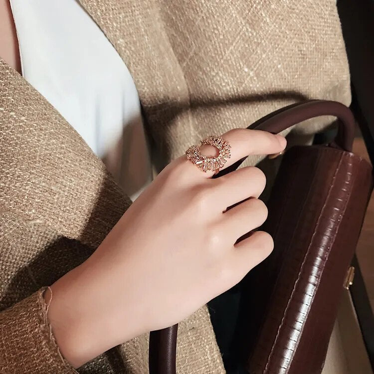 Anel Regulável Aberto Folheado a Ouro 18K com Zircônia