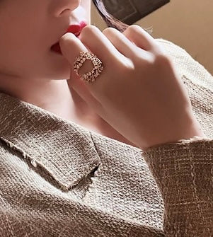 Anel Regulável Aberto Folheado a Ouro 18K com Zircônia