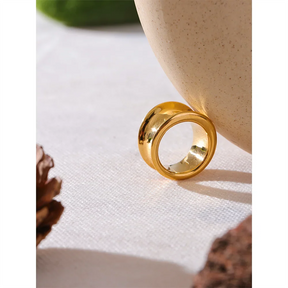 Anel Largo Elegante Banhado a Ouro 18K