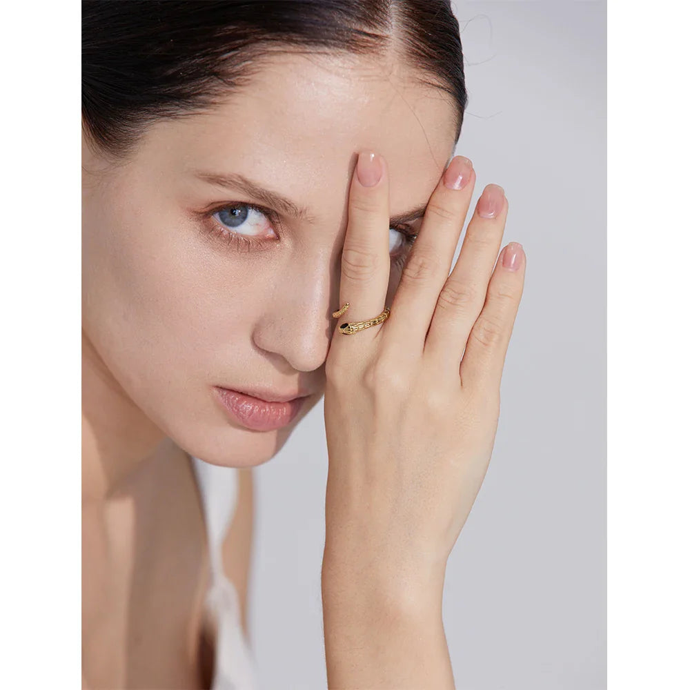 Anel Cobra com Pingente Ouro PVD