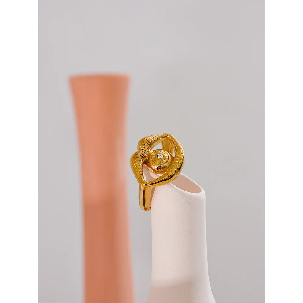 Anel Kiss Glow – Ousadia e Brilho em Ouro 18K