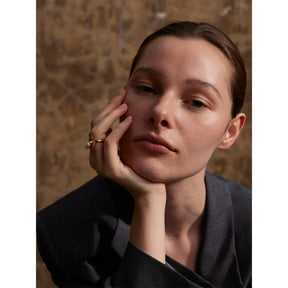 Anel Serena Pearl – Clássico Moderno com Banho de Ouro 18K