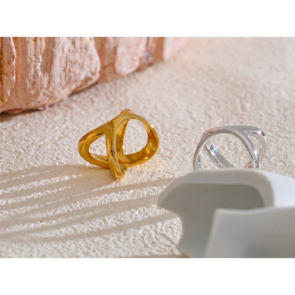 Anel X-Shape Ouro 18k PVD – Estilo que Impacta