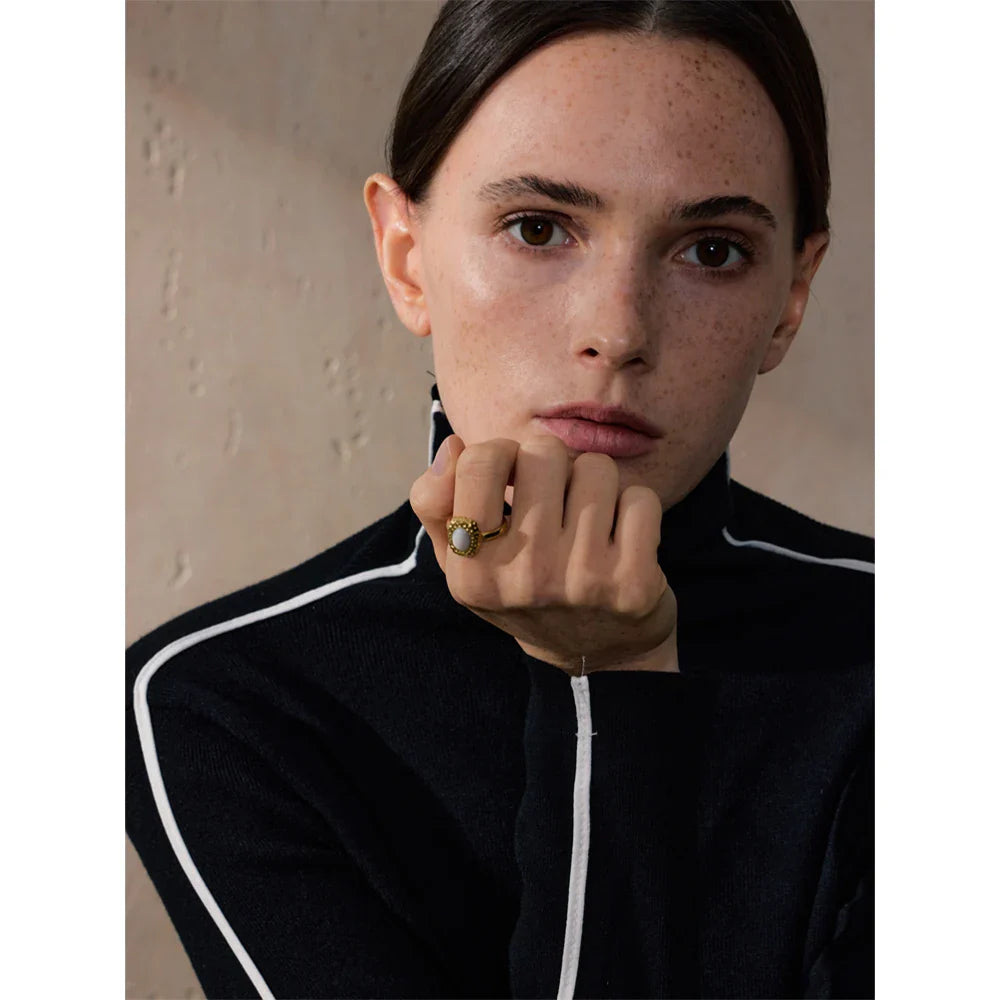 Anel Aura Geométrica com Concha Natural e Banho em Ouro 18k