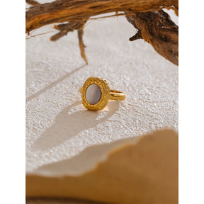 Anel Aura Geométrica com Concha Natural e Banho em Ouro 18k