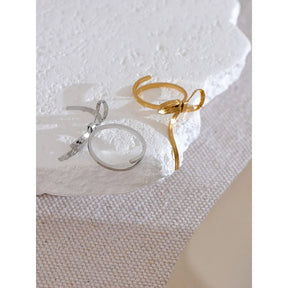 Anel Elegante de Nó Ajustável em Aço Inoxidável com Banho de Ouro PVD