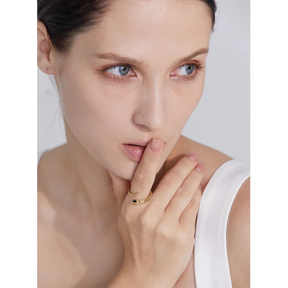 Anel Cobra com Pingente Ouro PVD