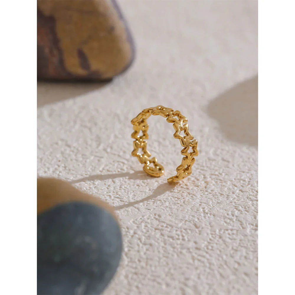 Anel Estrela Oco Ajustável Ouro 18K — Brilhe sem Esforço