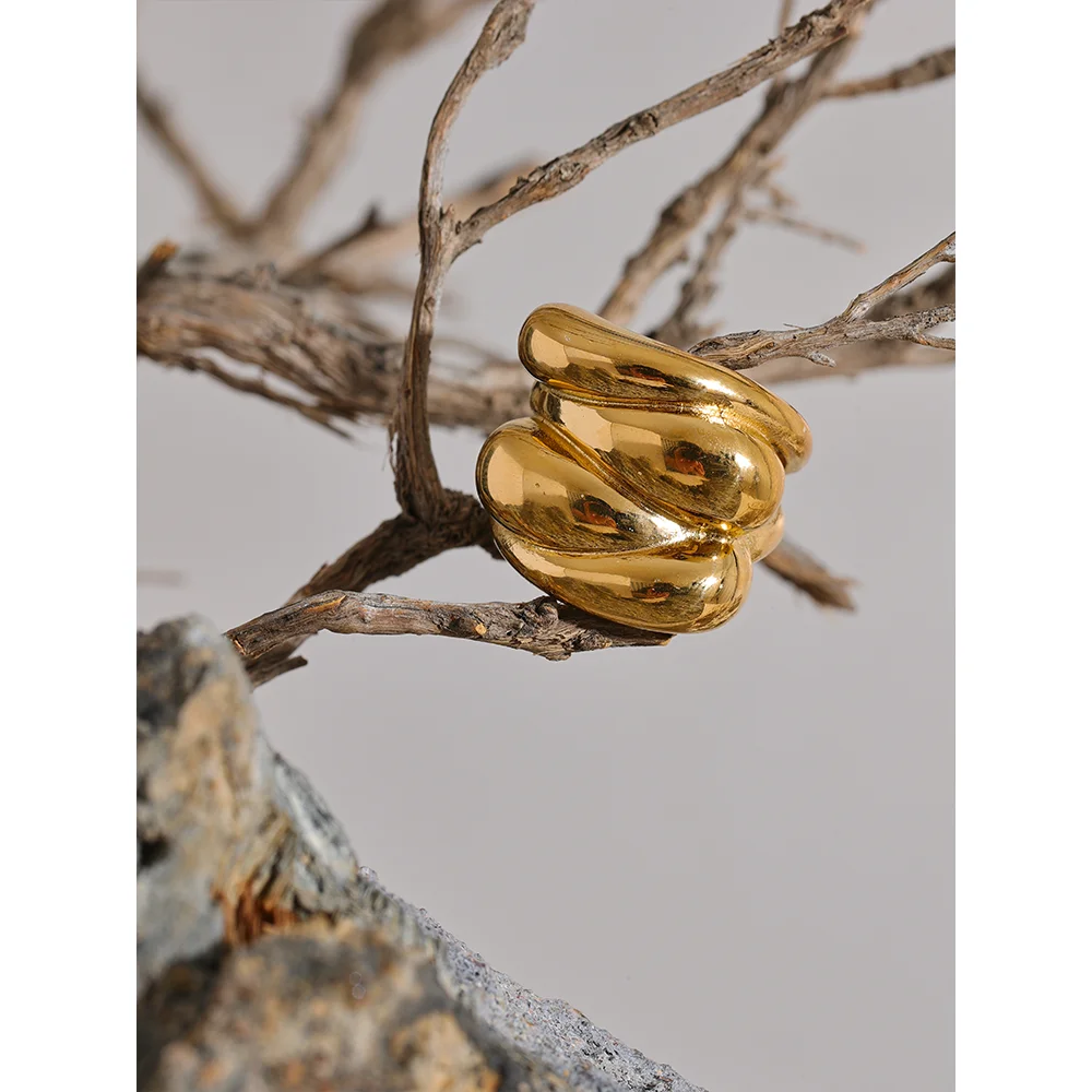 Anel Dourado Geométrico — Charme Elegante Banhado a Ouro 18k