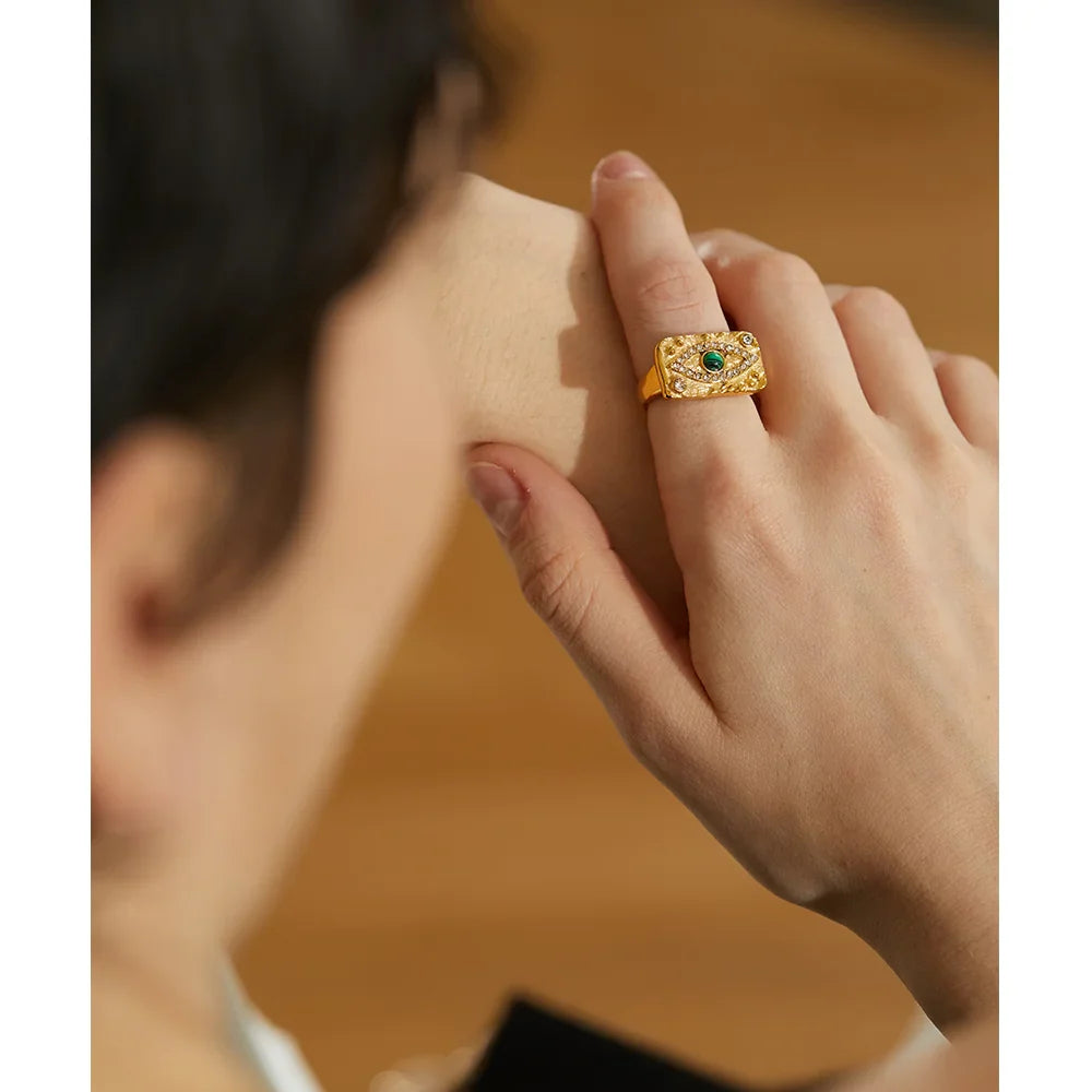 Anel Olho Verde – Poder e Proteção Banhado a Ouro 18K