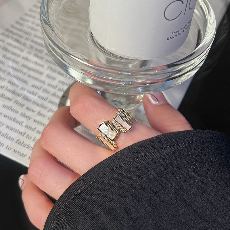 Anel Isabella Luz – Zircônia com Design Orgânico em Ouro 18K