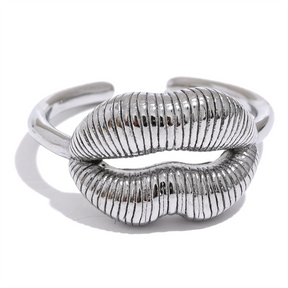 Anel Grace Open – Minimalismo com Banho de Ouro 18K