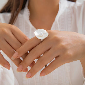 Anel Ostra Elegante com Pérola Folheado a Ouro 18K