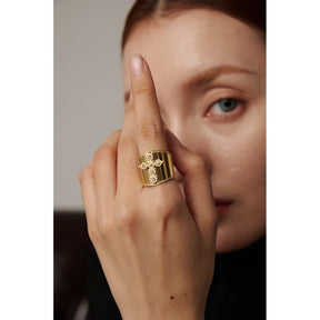 Anel Cruzado Dourado com Zircônia 18K