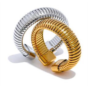 Anel Dourado Minimalista — Textura Clássica Banhada a Ouro 18k