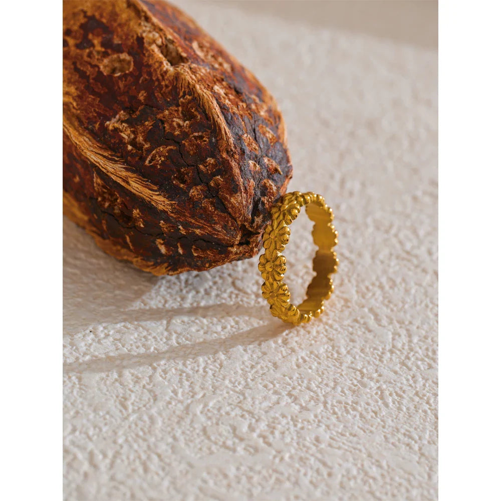 Anel Flor Ouro 18k PVD – Sofisticação Feminina