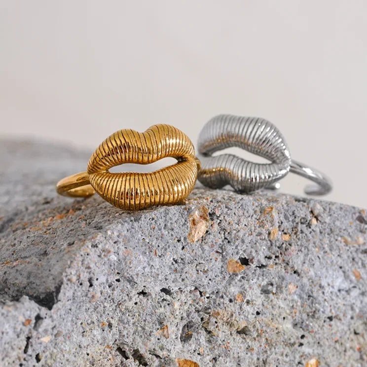 Anel Grace Open – Minimalismo com Banho de Ouro 18K