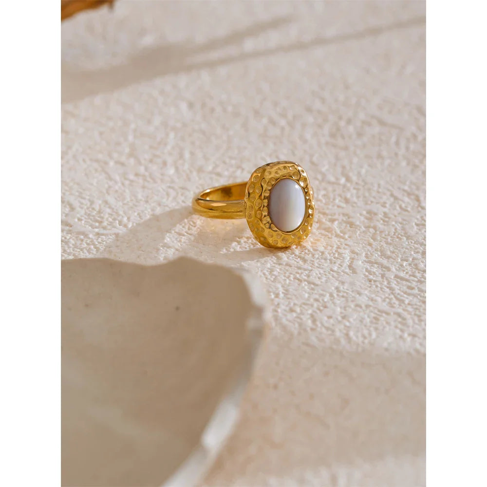 Anel Aura Geométrica com Concha Natural e Banho em Ouro 18k