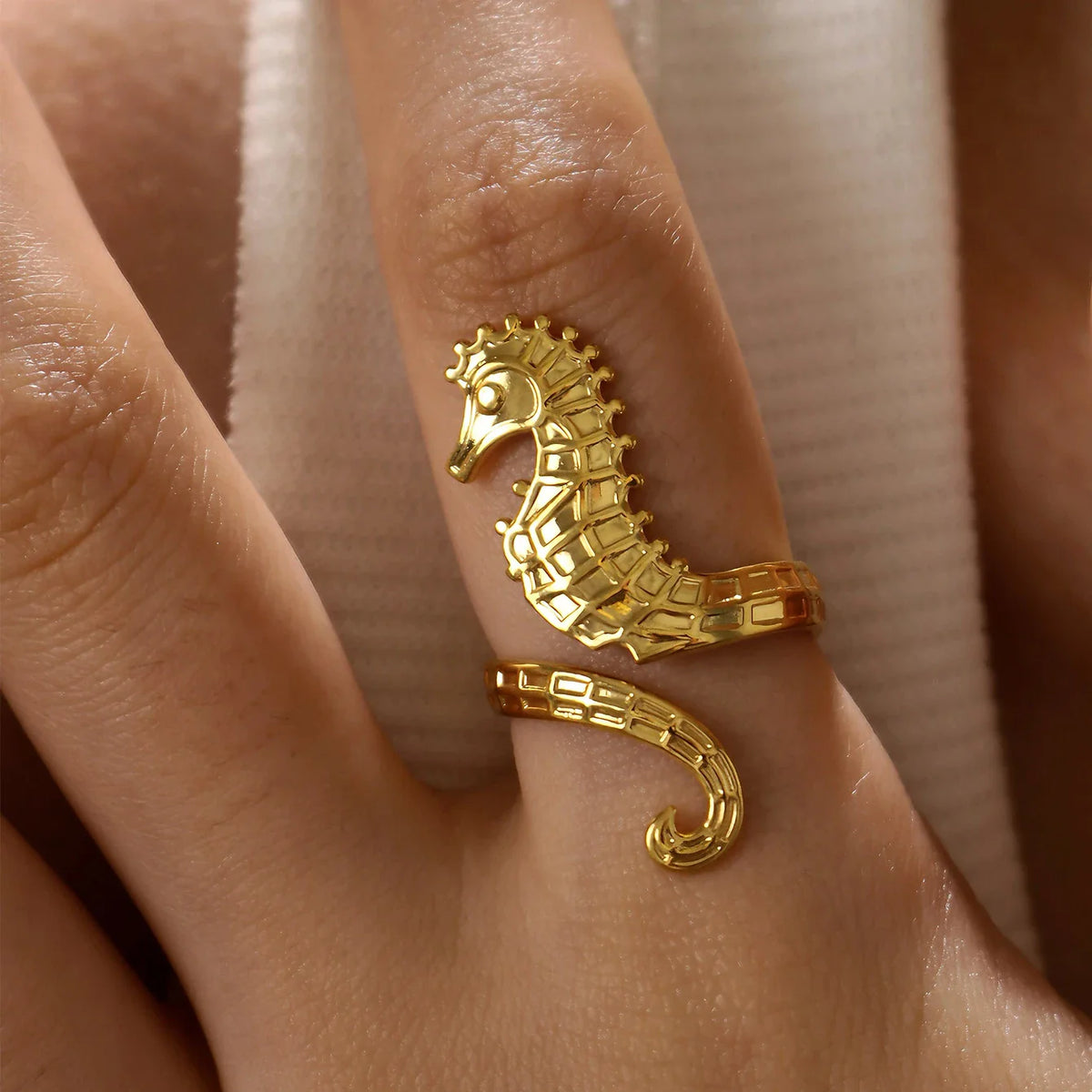 Anel Cavalo-Marinho Ajustável Ouro 18K