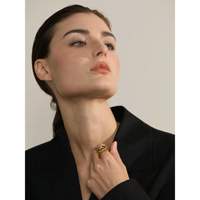 Anel Largo Elegante Banhado a Ouro 18K