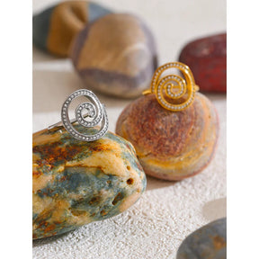 Anel Ajustável Geométrico com Zircônia Cúbica Banhado a Ouro 18K – Coleção Helena