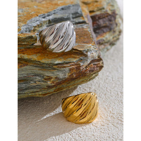 Anel Geométrico Relevo Dourado 18K