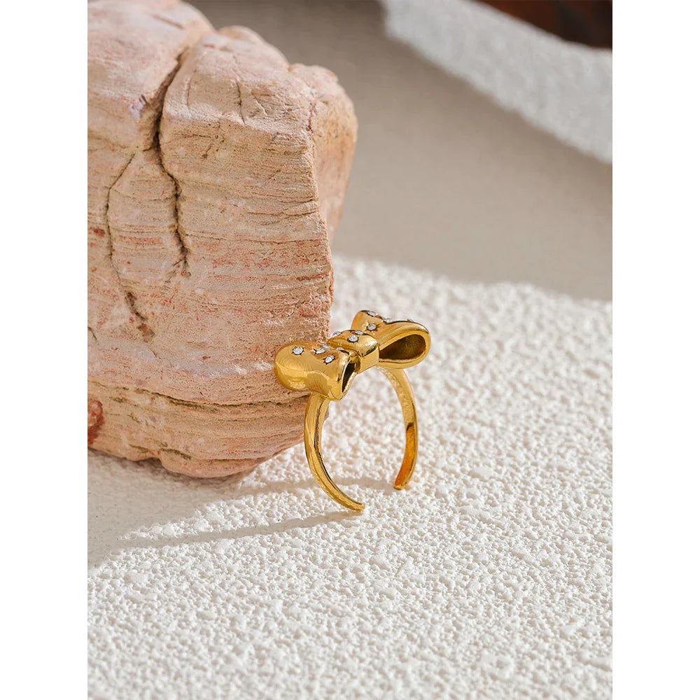 Anel Grace Laço – Brilho Delicado com Banho de Ouro 18K